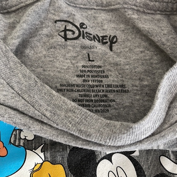 5/$25 ⭐️ Disney t-shirt - Picture 4 of 4